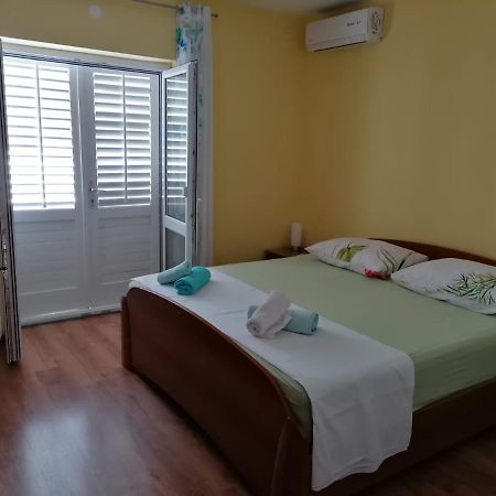 Guest House Lucija Makarska Exterior foto